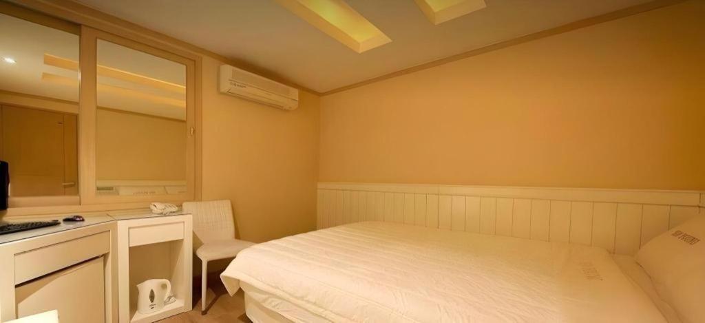 Sinyoung Motel Seoel Buitenkant foto