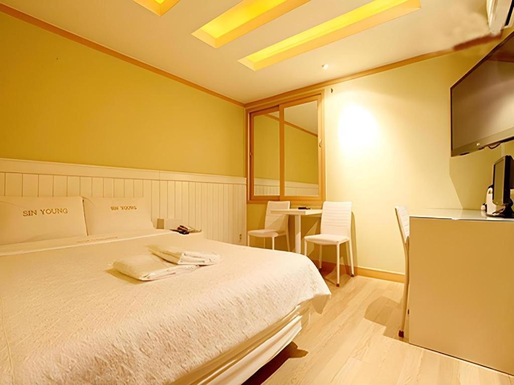 Sinyoung Motel Seoel Buitenkant foto