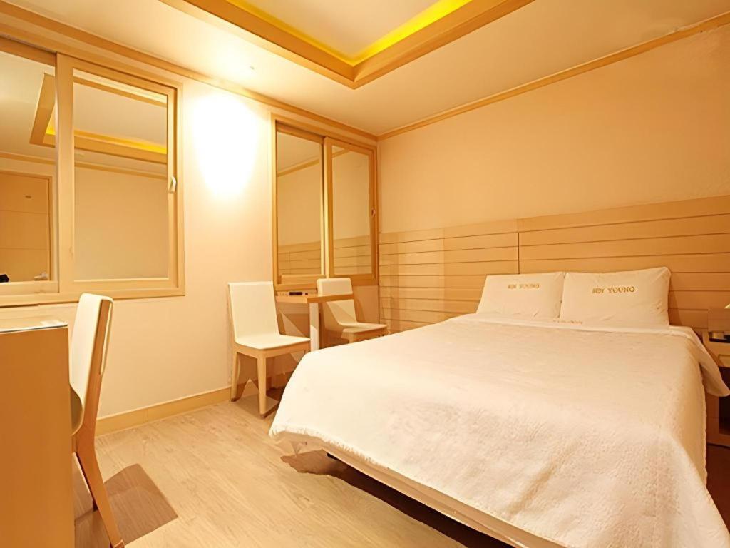 Sinyoung Motel Seoel Buitenkant foto